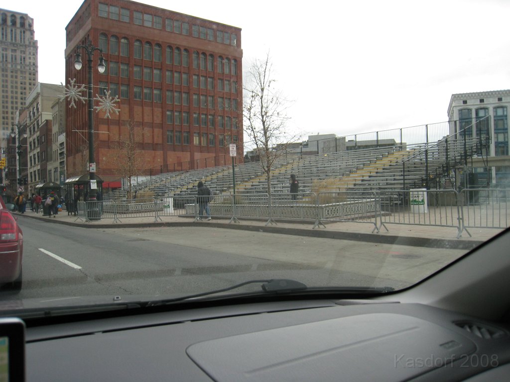 Detroit Turkey Trot 2008 10K 0060.jpg - Settin up the grandstands for the parade.